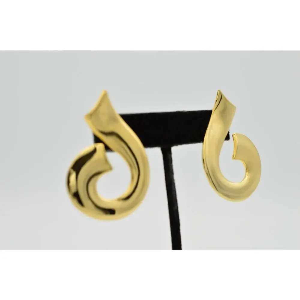 JJ Vintage Pierced Earrings Chunky Shiny Metal Gold Swirl 1988 Signed Bin4